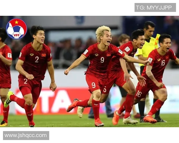 西安足球队的崛起之路:从默默无闻到赛场辉煌的成长历程 西安足球队的崛起之路:从默默无闻到赛场辉煌的成长历程