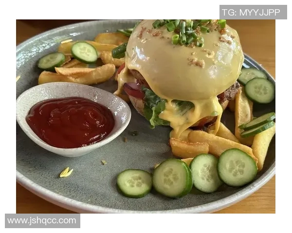 足球明星们的饮食习惯揭秘谁会在餐桌上优雅地使用筷子