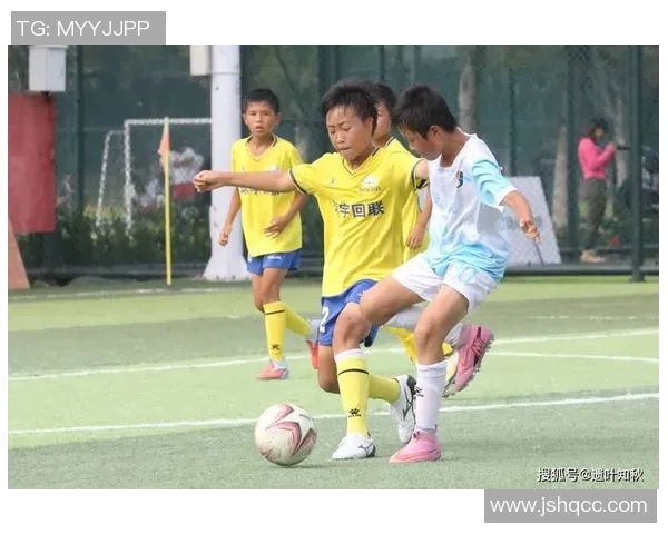 足球明星携手背书包视频传递青春梦想与拼搏精神 足球明星携手背书包视频传递青春梦想与拼搏精神